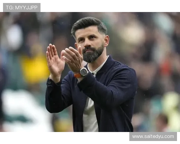 沙尔克 04 锁定 22 岁中场新星 埃尔 - 法乌齐加盟至 2029 年(1)